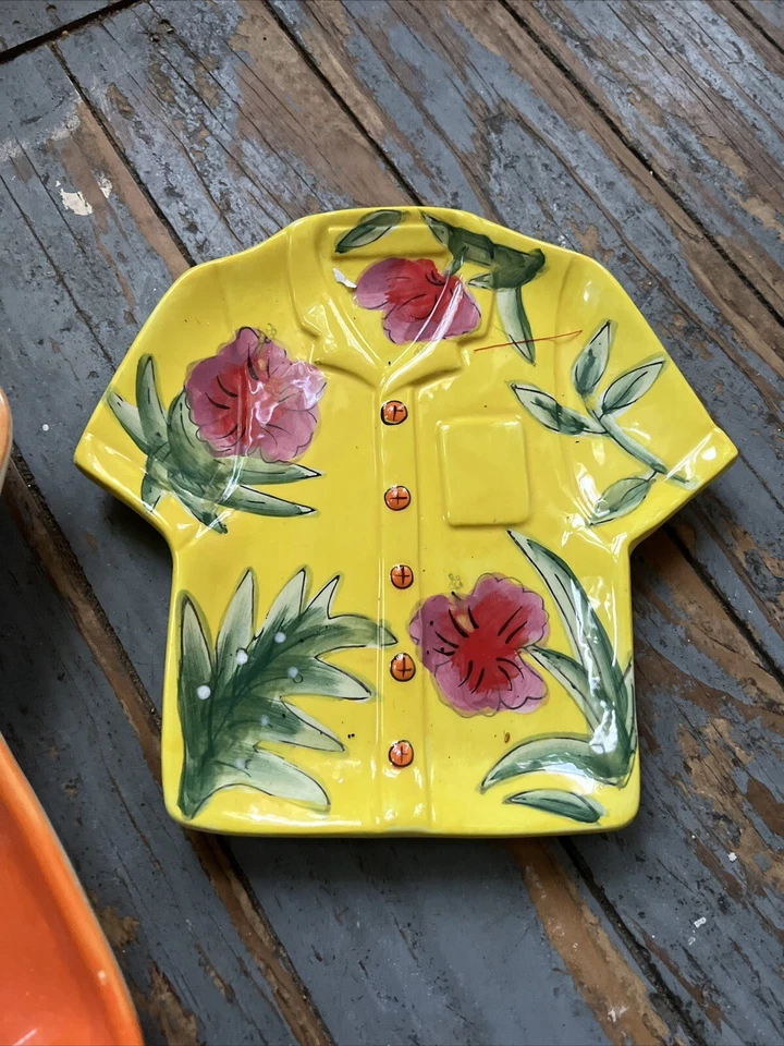 Serving Tray, Hawian Style Shirt And 3 Wall Hangings - Image 2 of 4