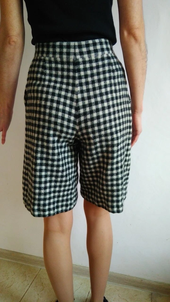 Pantalones cortos de lana Laurel by Escada vintage, talla XS Foto 2 de 4