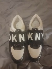 NEW DKNY Womens Low Top Slip On Fashion Sneakers White/Silver Marli 6.5 37 Logo