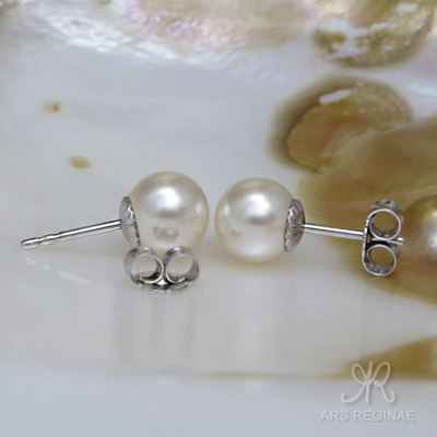 STURDY & SHINY   8mm   SC Pearl Warm White Stud Earrings Silver 925 Rhodium Plated