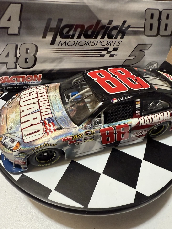 Dale Earnhardt Jr. #88 Nation Guard Honoring Our Soldiers Flashcoat 1/24 Diecast - Image 4 of 4