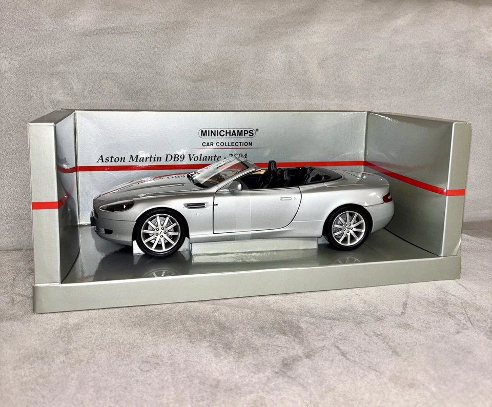 Aston Martin DB9 Volante 2004 Silver 1:18 Minichamps - Immagine 2 di 4
