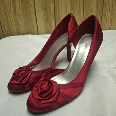 Fioni Womens Red Satin Round Toe Dorsey Heel Flower Size 7 Gently Used Prom