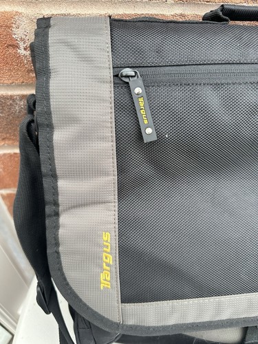 Grand sacoche rembourrée pour ordinateur portable Targus Messenger 3 compartiments principaux beaucoup de poches - Photo 2/14