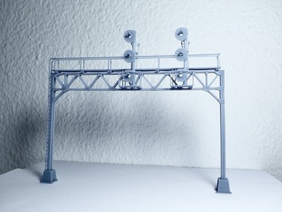 HO Scale B&M Railroad 3 Track Signal Bridge - 1:87 For Model Railway