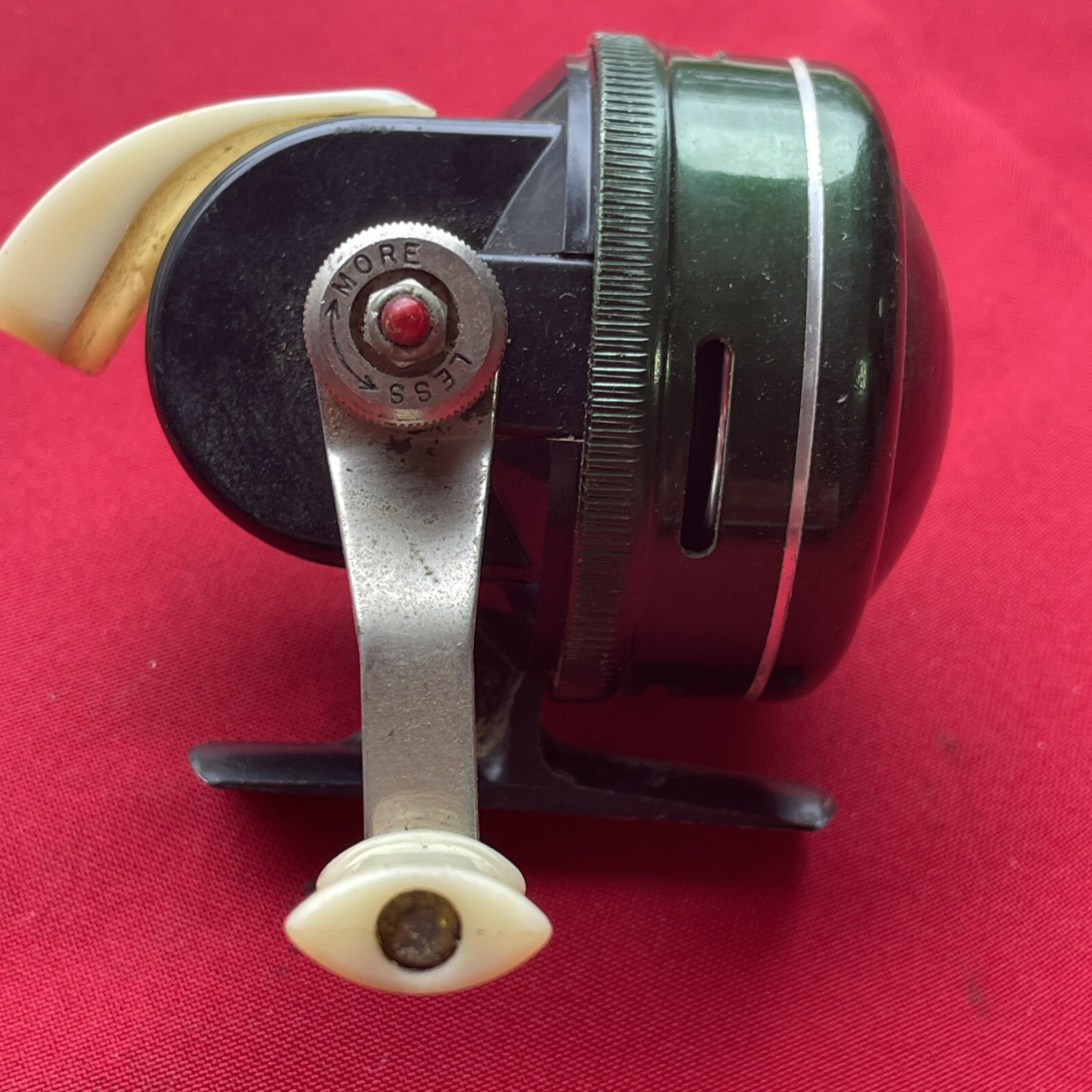 Vintage Johnson Model 710A Spin Cast Fishing Reel Made in USA