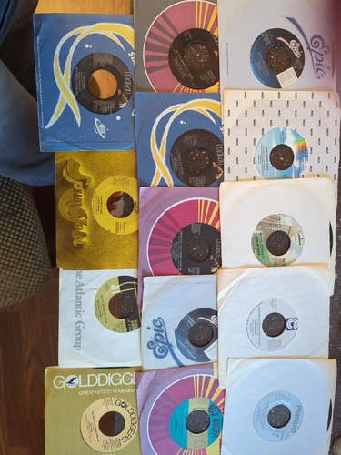 Lot Of 14- 45s  Dolly, Elvis,Reba,Oak Ridge, Alabama, Wilson Pickett, +Various