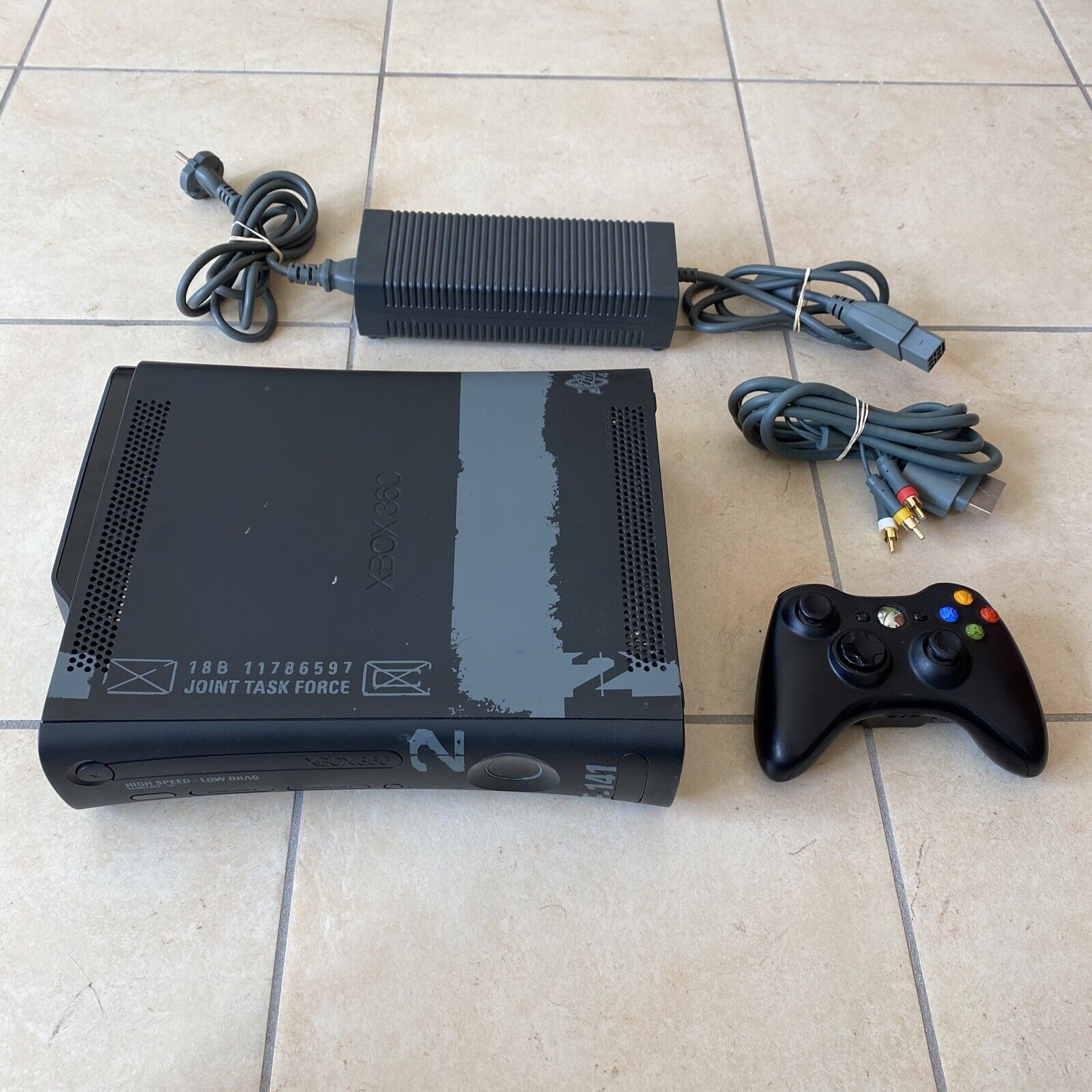 Console Xbox 360 250gb collector Call of duty MW2