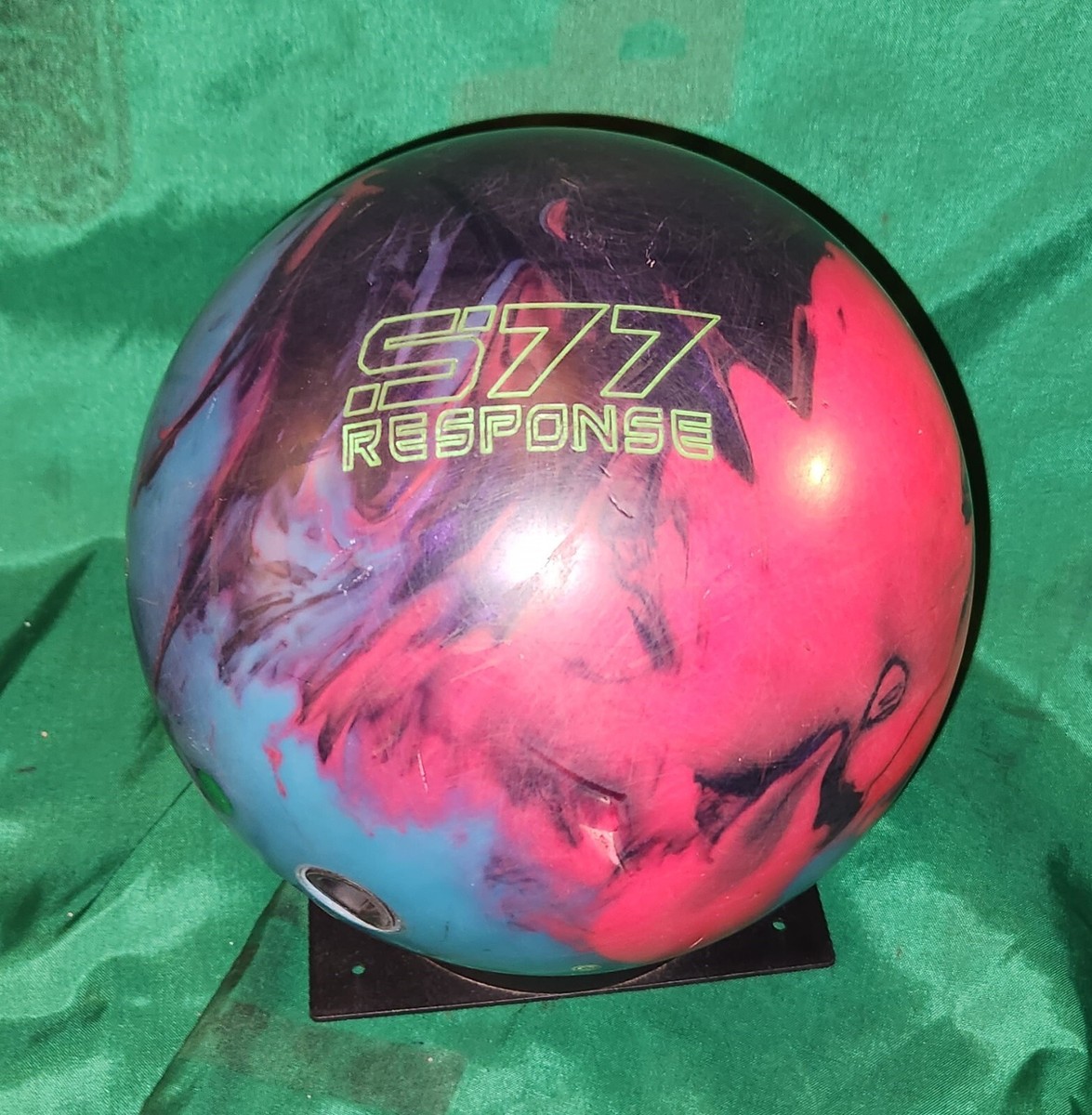 900 Global Zen Soul Bowling Ball 15 lbs Preowned Span 3 3/4