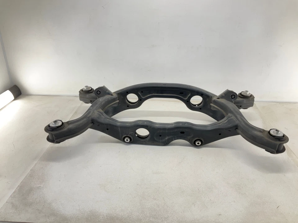 14-19 MERCEDES-BENZ CLASE CLA250 TRACCIÓN TRASERA SUSPENSIÓN TRASERA CUNA TRAVESAÑO Foto 2 de 4