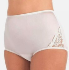 NWT Vanity Fair Perfectly Yours Lace Nouveau Brief Ivory Panty Size 10/3XL