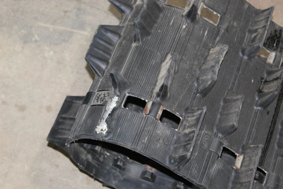 2000 Ski-doo Summit 800 Highmark Track 151x15x2 2.52 Pitch 1 Missing Lug - Image 2 of 4