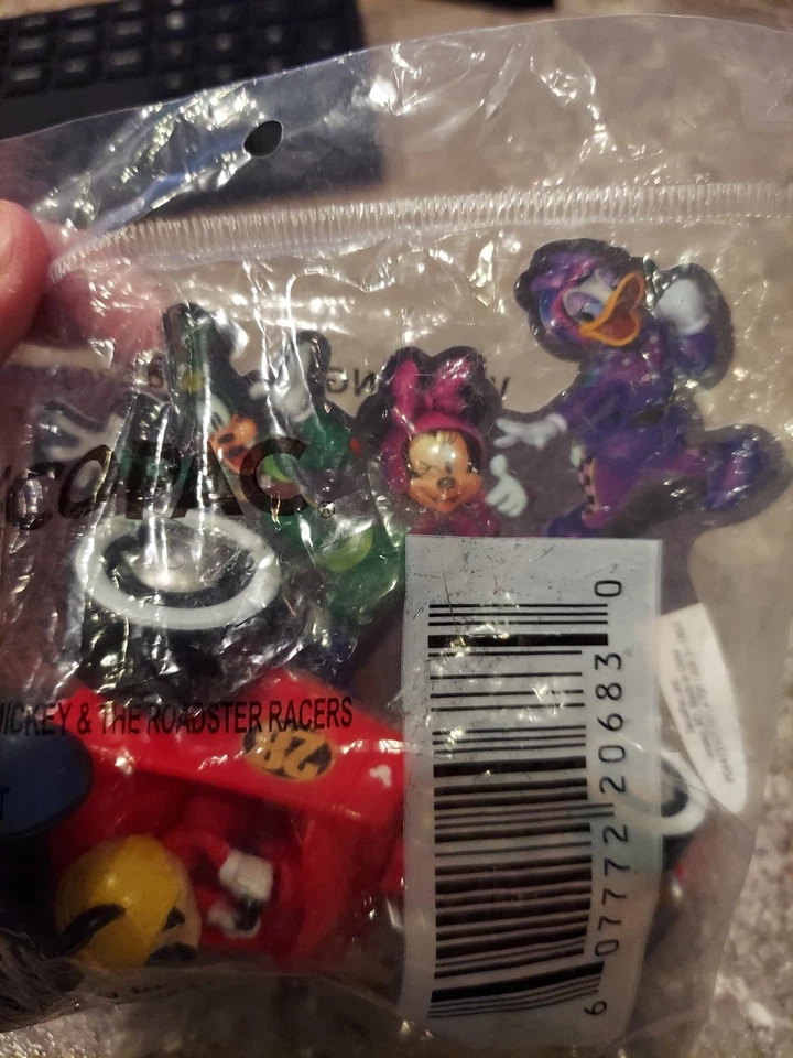 Decopac Cake Toppers. Mickey Mouse y los corredores Roadster. Nuevo precintado Foto 2 de 3