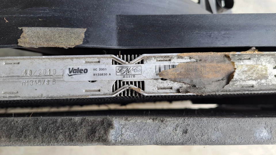 RADIATORE FORD FOCUS / C-MAX / TRANSIT CONNECT 1.5 TDCI 1.6 TDCI dal 2011 2018 - Immagine 3 di 4