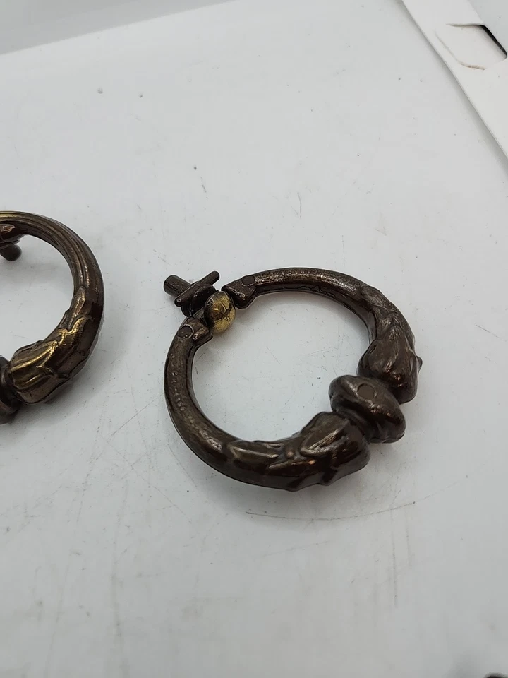 2 ANTIGUOS TEMPRANOS Grandes Tiradores de Cajón de Bronce Sólido Anillo de Gota Tirador Colonial Foto 3 de 3