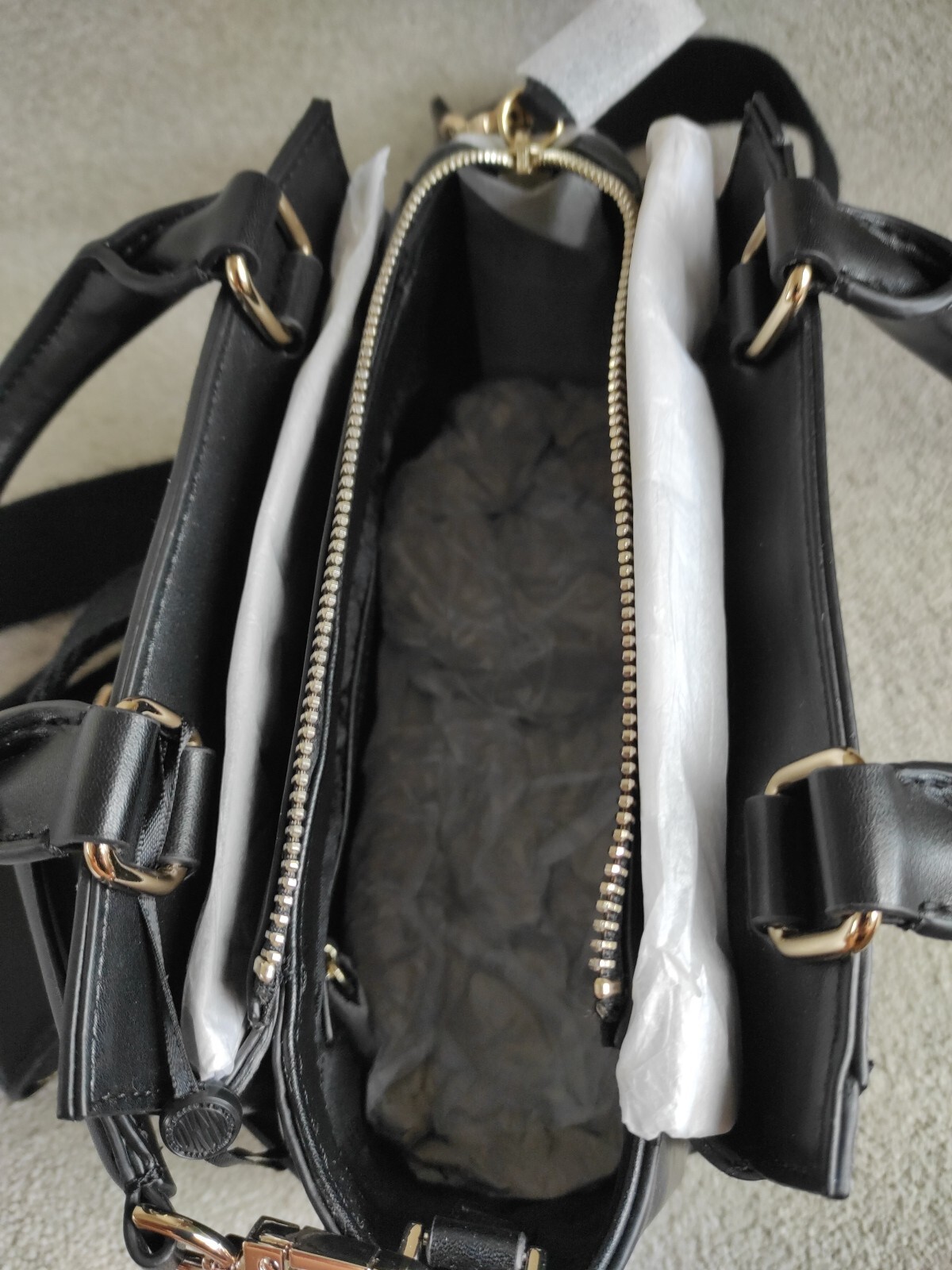 Dkny 🗽 Black Cambridge Mini Satch Bag , Air pod Holder Bnwt Rrp$178 image 9