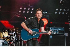 Charles Esten Autogramm signed 20x30 cm Bild 
