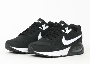 air max ivo black and white