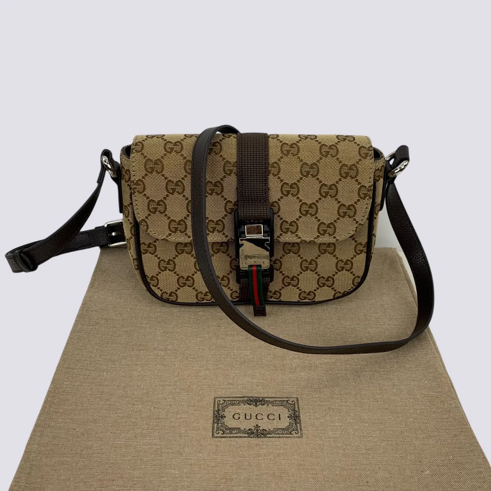 Bolsa de ombro Gucci GG monograma lona alça tiracolo carteiro bege 802100 - Imagem 3 de 4