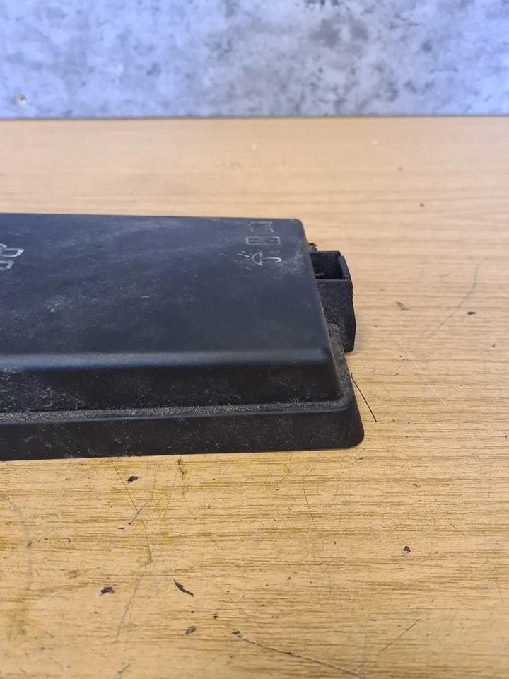 2014 VOLKSWAGEN GOLF MK7 1.2 PETROL CJZB FUSE RELAY BOX LID COVER 5Q0937132A - Image 2 of 4