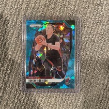 2024-25 Panini Prizm Teal Ice Prizm Duncan Robinson #82 /225 Miami Heat