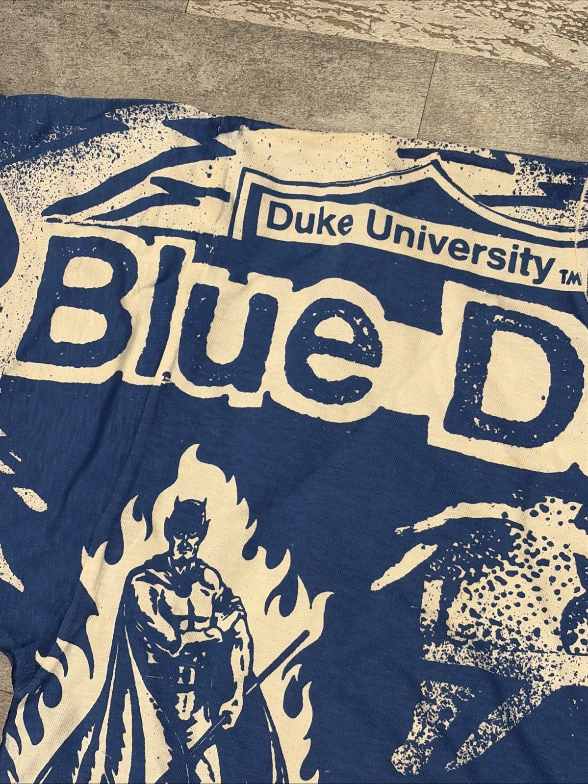 NWOT VINTAGE MAGIC JOHNSON DUKE UNIVERSITY LARGE AOP TSHIRT NCAA BLUE DEVILS VTG image 4