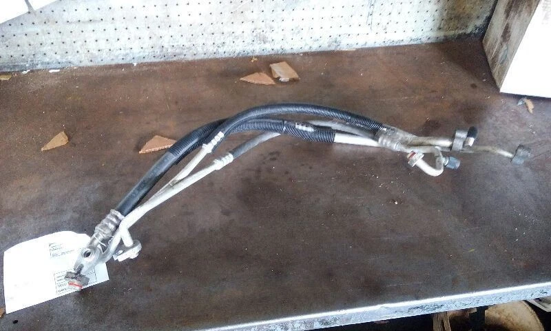 2008 Chrysler PT Cruiser AC Hoses 2.4 Liter 4 Cylinder - Image 3 of 4