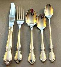 32 Pcs Oneida ONEIDACRAFT Deluxe Glossy CHATEAU Stainless Steel Lot U.S.A.