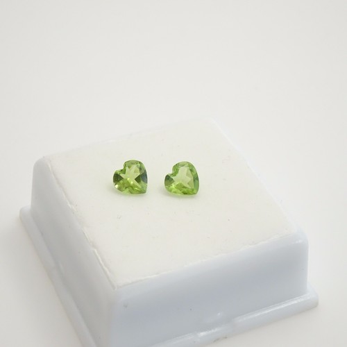 1.30ctw+ Peridot Matched Pair 6mm Heart Shape Peridot - Loose Gemstones - Picture 4 of 9