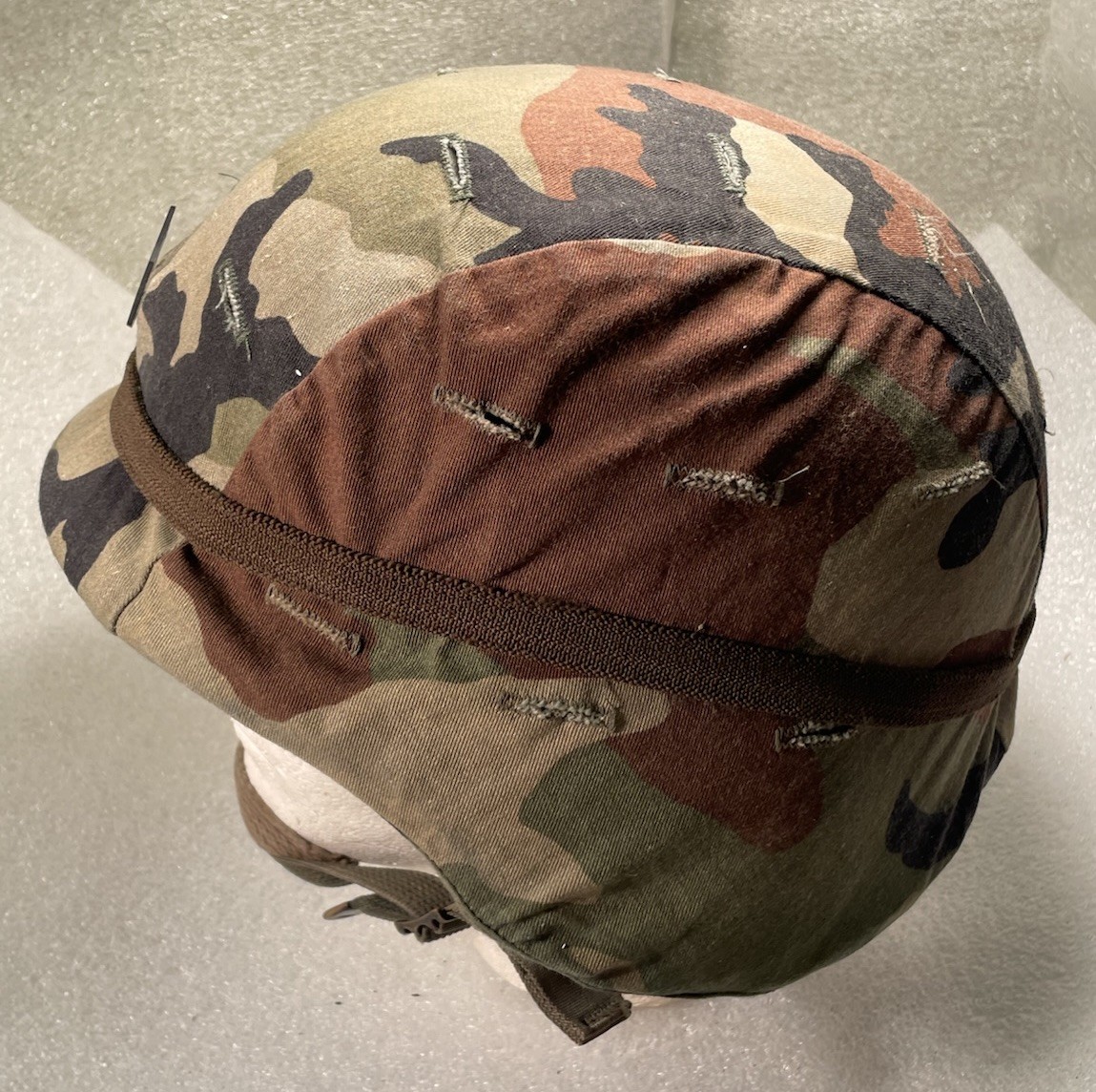 Medium US PASGT Helmet Woodland SSGT BDU Camouflage Cover 1980's
