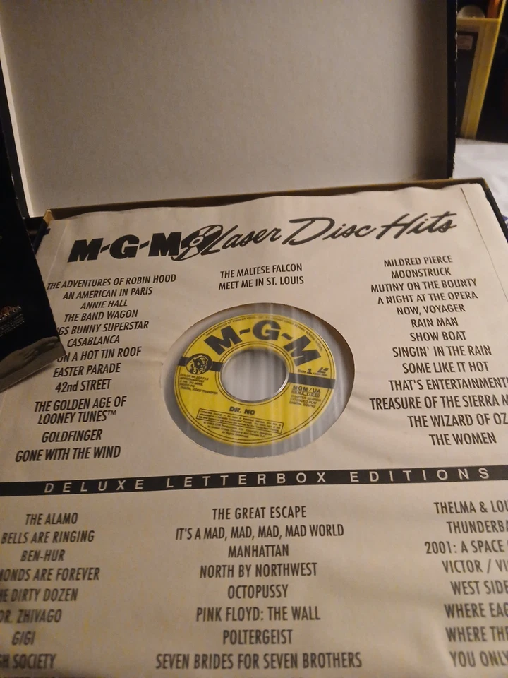 James Bond 3 LASERDISC Deluxe Letter Box Set Edition Sean Connery NM/VG+   - Image 4 of 4