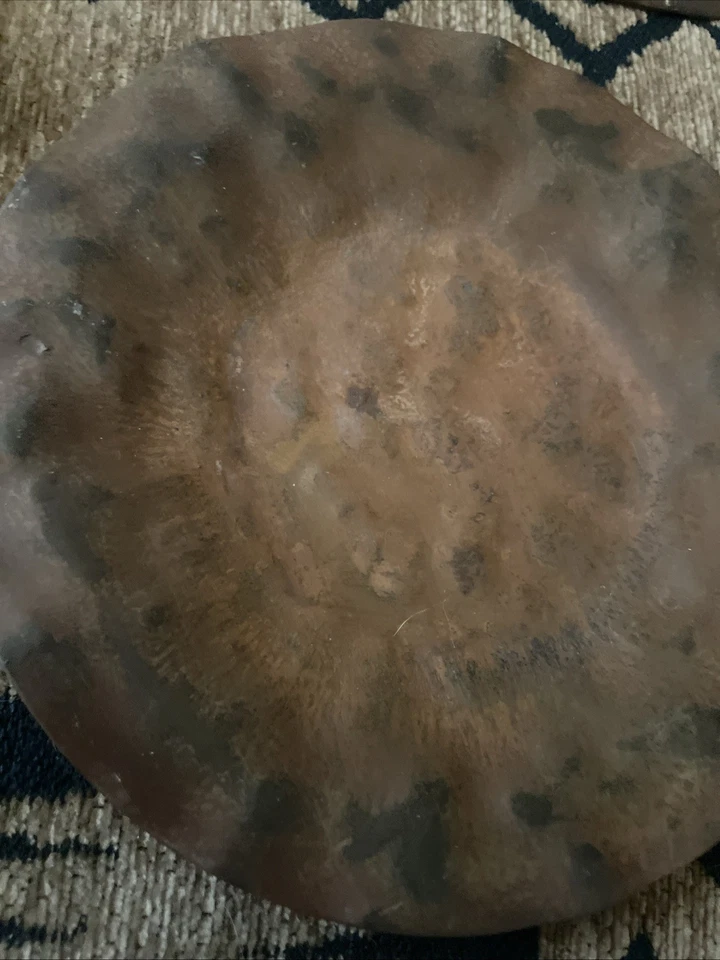 Juego de 4 placas de metal martilladas a mano rústicas firmadas vintage Jan Barboglio. 7"" Foto 4 de 4