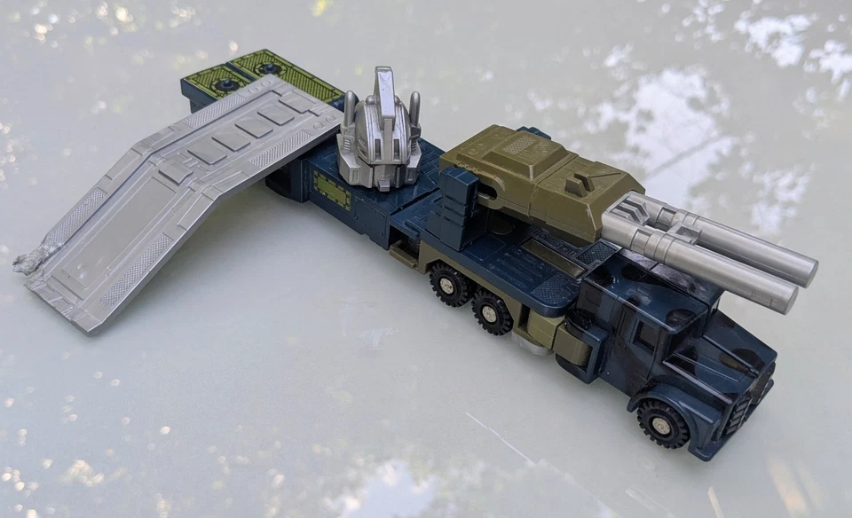 Onslaught Bruticus Vintage 1986 G1 Transformers Figure - Image 2 of 2