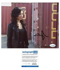 Stephanie Beatriz "Brooklyn Nine-Nine" AUTOGRAPH Signed 'Rosa' 8x10 Photo B ACOA