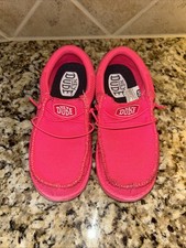 Hey Dude Wally Youth Funk Electric Pink US Y2 EUC 