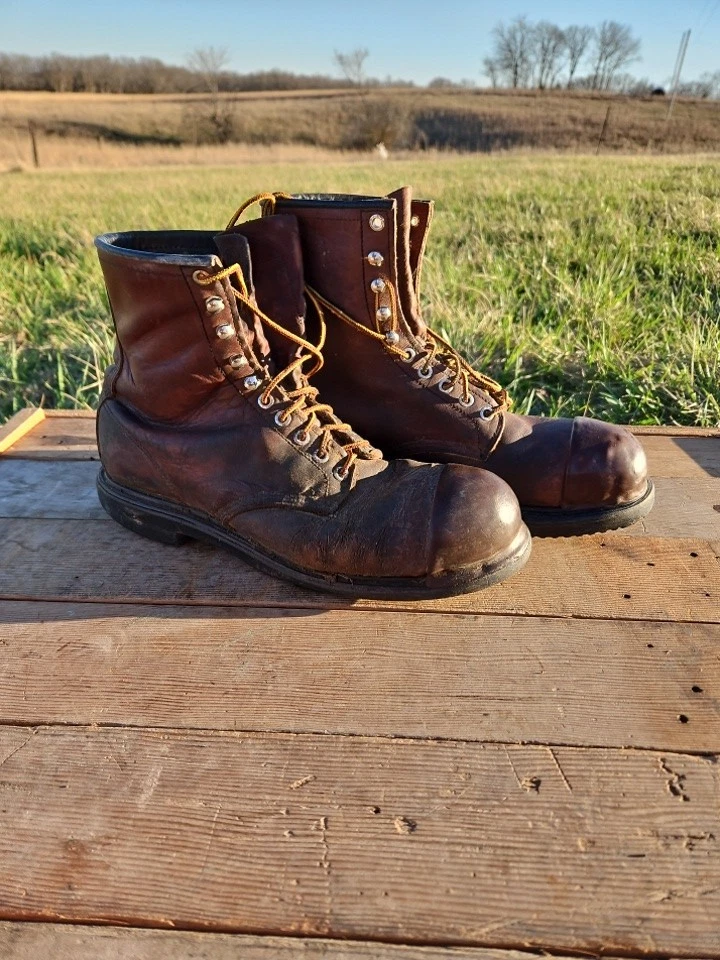 A Red Wing Shoes with Upper Leather Boots for Men for Sale  display picture 1