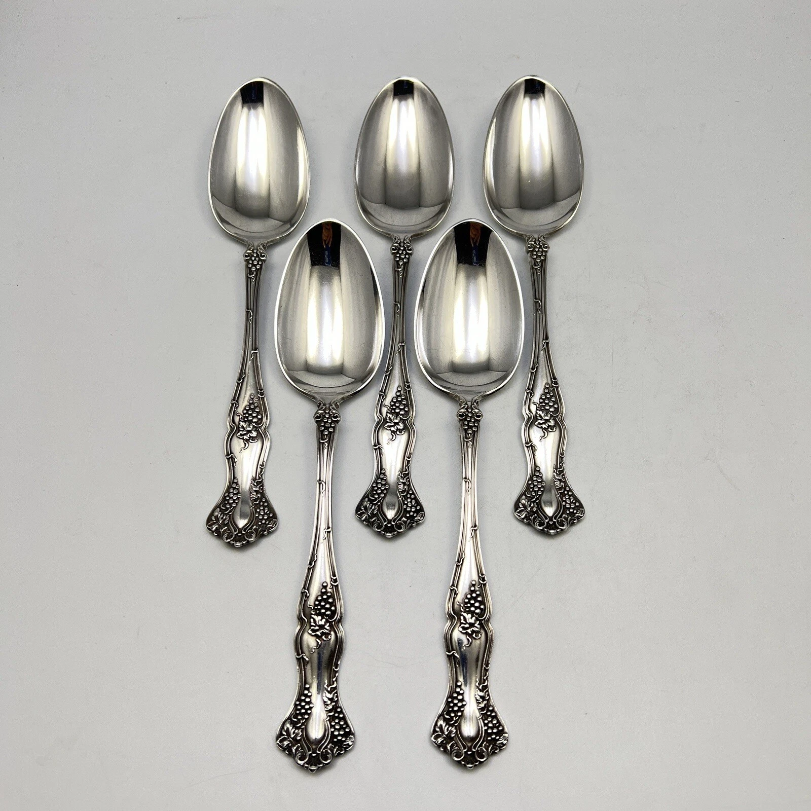 International Silverplate Tablespoon Serving Spoon Vintage Grapes 8 1/4 1847 5Pc