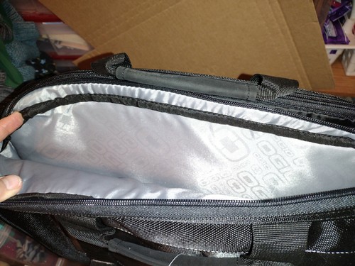 OGIO./ Penske BLACK..PADDED..17" LAPTOP..MESSENGER..BAG..TOTE & SHOULDER STRAP - Picture 3 of 8