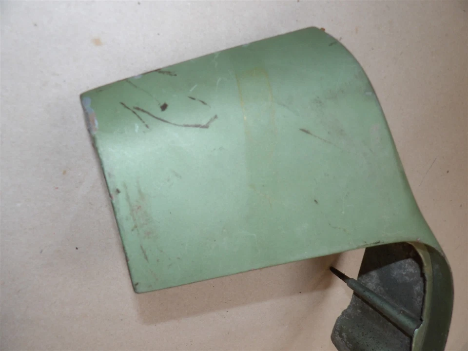 CARCASA LUZ TRASERA PASAJERO DERECHA/EXTENSIÓN PANEL CUARTO 73 OLDSMOBILE DELTA 88  Foto 3 de 4