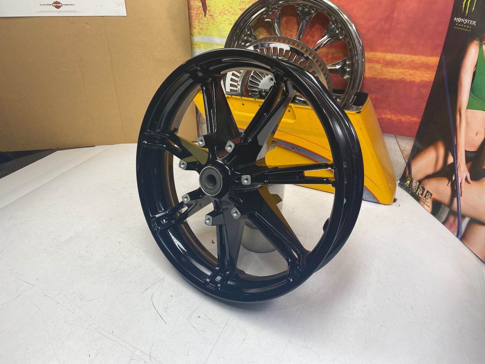 🔥OEM 0923 Harley Touring 18"x3.5" Black Impeller Front Wheel " BENT"🔥