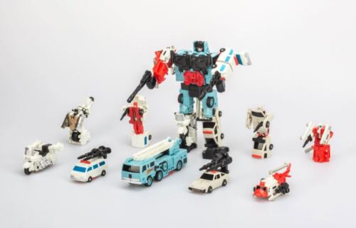 New Transformation G1 Reissue Autobots Defensor MISB Action Figure Set - Picture 5 of 10