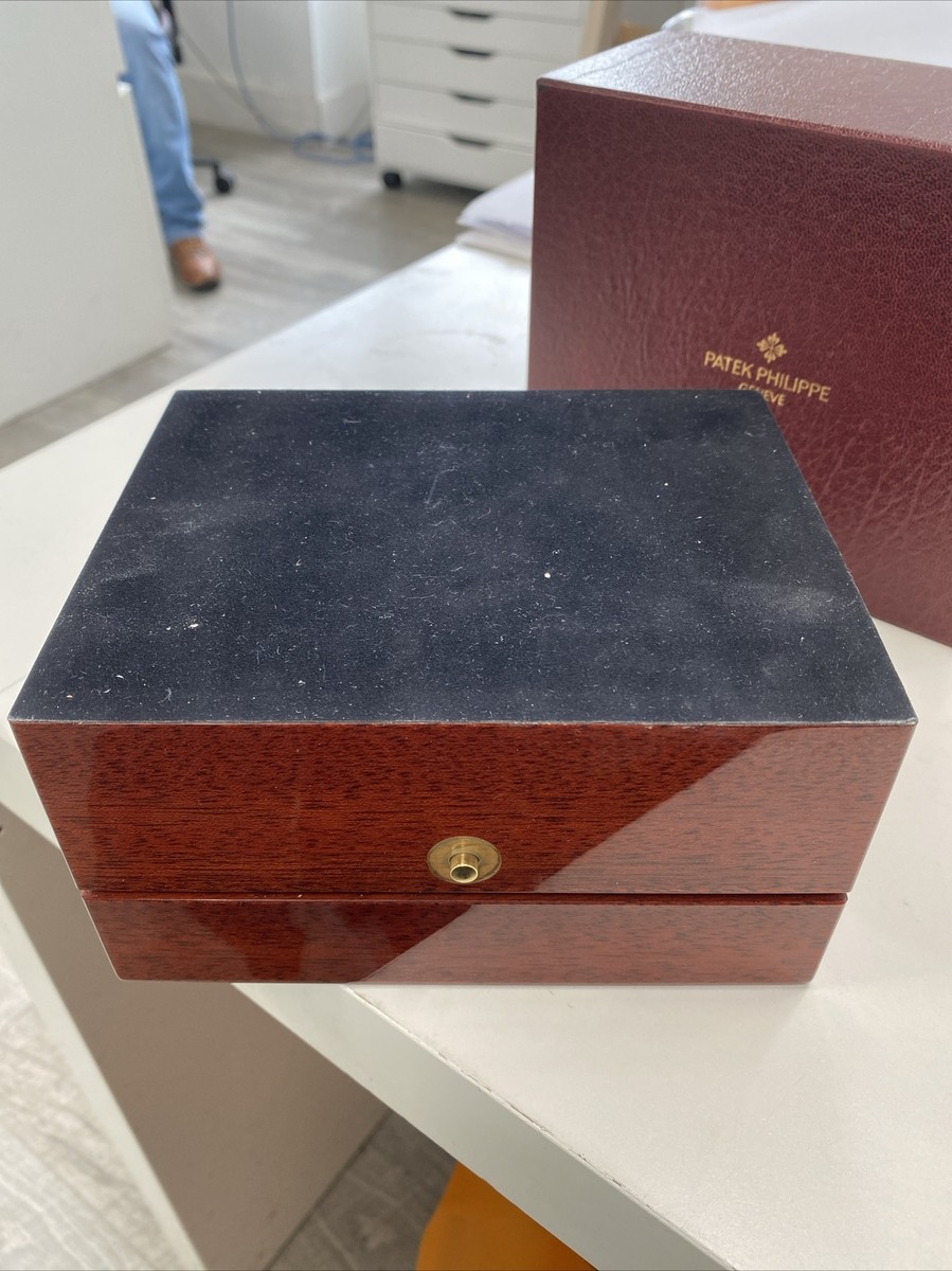 Authentic Patek Philippe Wood Vintage Watch Box Genéve With