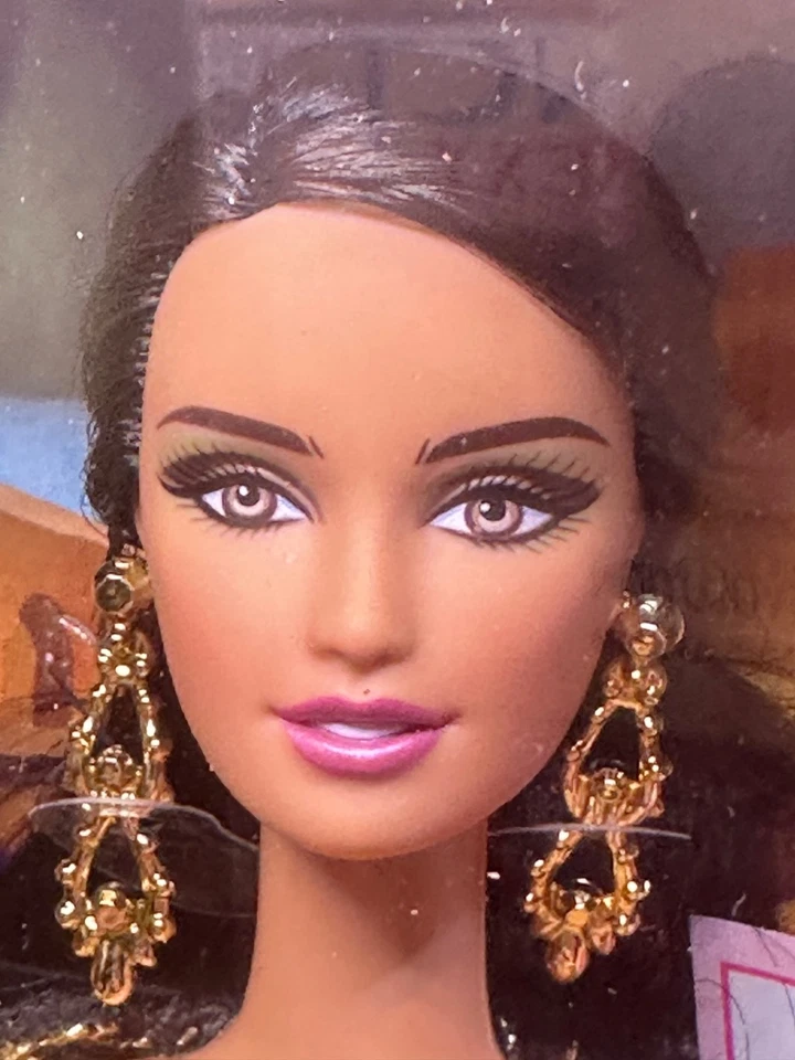 2012 Mattel Passport Dolls of the World “Barbie Marrocos” #X8425 *NRFB* - Imagem 2 de 4