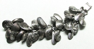 Vintage Sea Shell Charm Bracelet NAPIER Signed Eugene Bertolli Silver Tone 397jy