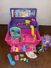 1993 Caboodles Portable Doll House Living Room Play Set W/ Doll & Accessories
