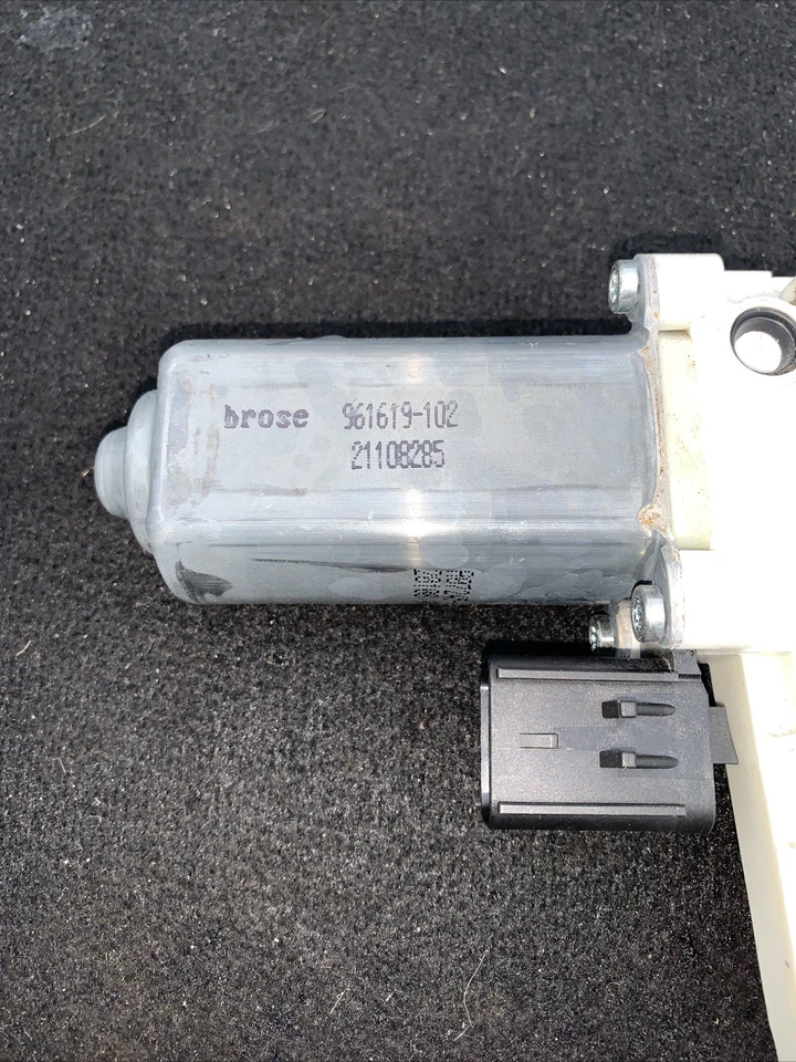 Motor regulador ventana izquierda Infiniti Q60 2017-2020 961619-102 OEM Foto 2 de 4