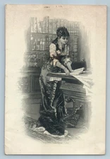TRADE CARD Austin Nichols & Co Fine Cigars New York Fine Lady in Book Shop