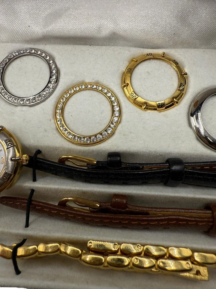 Reloj Disney Store Winnie the Pooh Bandas y Biseles Intercambiables Reloj En Caja Foto 4 de 4