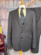 Montcrief Italian wool 3 Piece Suit 44"Chest /38" waist. Ref: PKMONT 