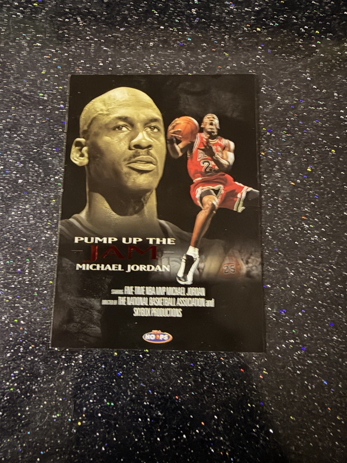 SkyBox 1998-99 NBA Hoops Pump Up the Jam Insert #5 Michael Jordan Chicago Bulls